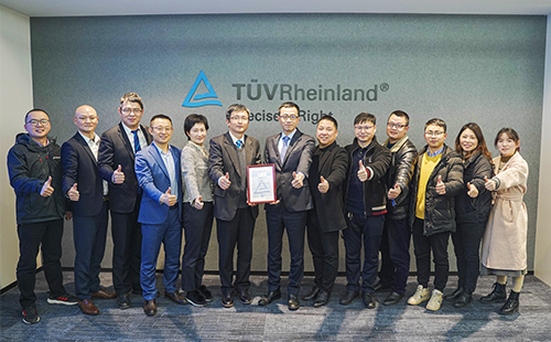 龙8唯一官方网站电气获TÜV莱茵全球首张输配电领域碳足迹证书
